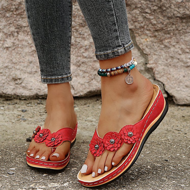 Sandalias ligeras con punta de clip y flores 