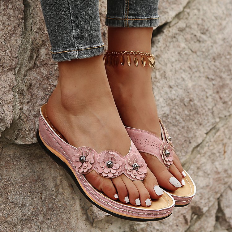 Sandalias ligeras con punta de clip y flores 